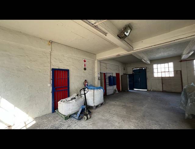 1,335M² WAREHOUSE FOR SALE IN SPRINGFIELD
